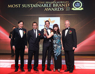Caption: Members of BAT Malaysia’s Leadership team receiving the Most Sustainable Brand Award on behalf of the company 